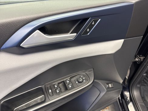 Used 2023 Volkswagen Taos SE w/ Panoramic Sunroof Package image 10