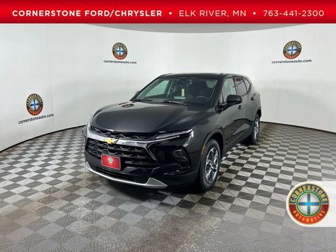 Used 2025 Chevrolet Blazer LT image 1
