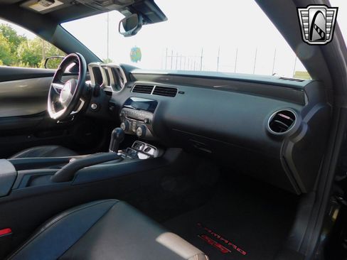 Used 2011 Chevrolet Camaro SS w/ RS Package image 23