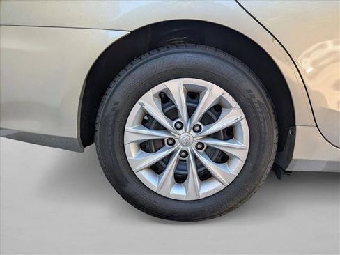 Used 2015 Toyota Camry LE FWD image 20