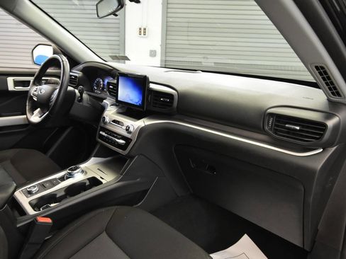 Used 2022 Ford Explorer XLT image 15