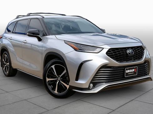 Used 2022 Toyota Highlander XSE FWD image 3
