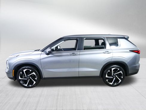 Used 2024 Mitsubishi Outlander SE image 4