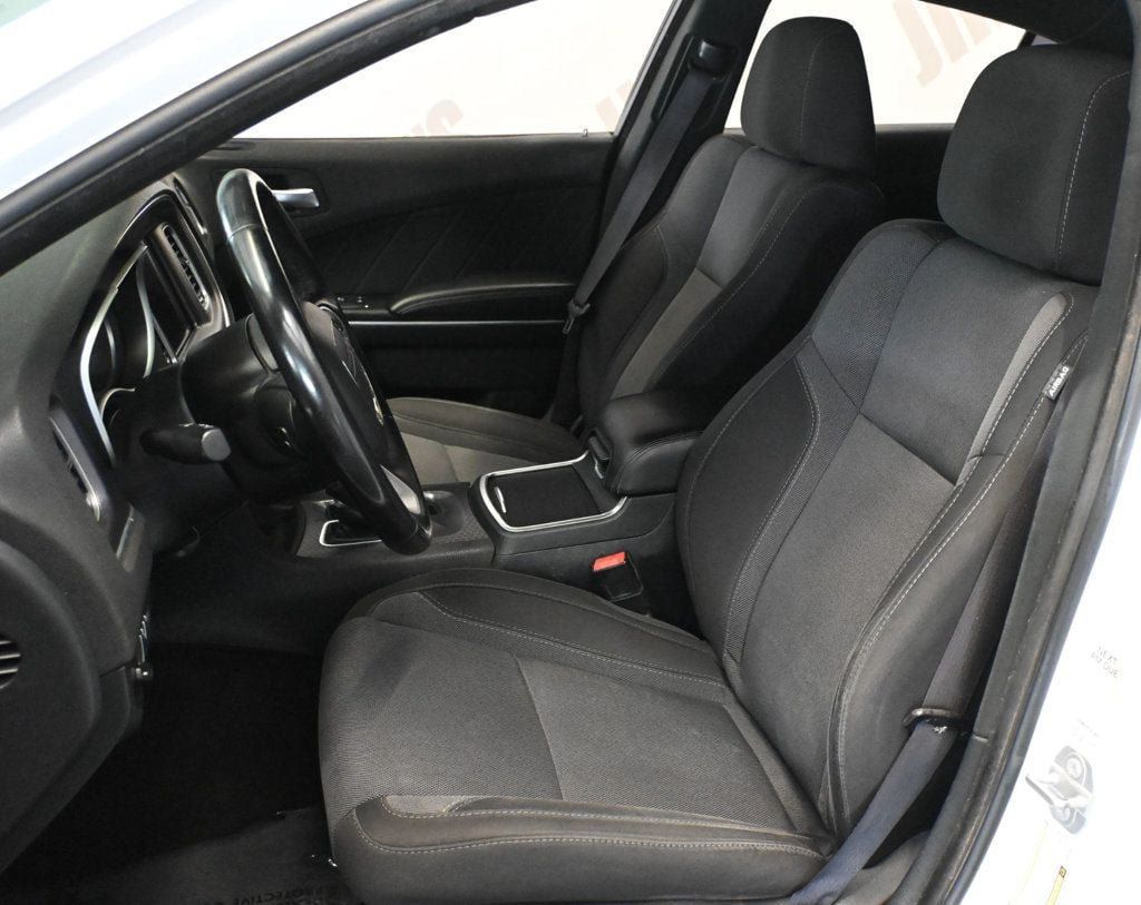 Used 2017 Dodge Charger SXT RWD image 13