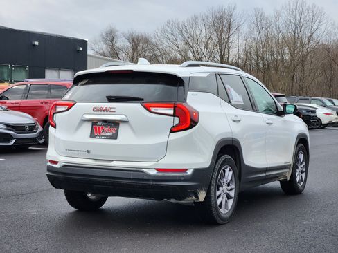 Used 2023 GMC Terrain SLT w/ Infotainment Package II image 13
