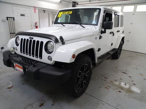 Used 2018 Jeep Wrangler Unlimited Sahara image 14