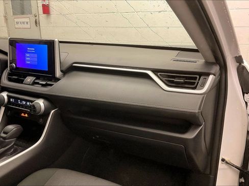 Used 2025 Toyota RAV4 XLE image 15