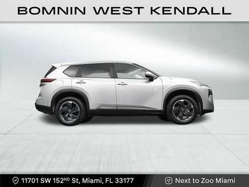 Used 2024 Nissan Rogue SV image 26