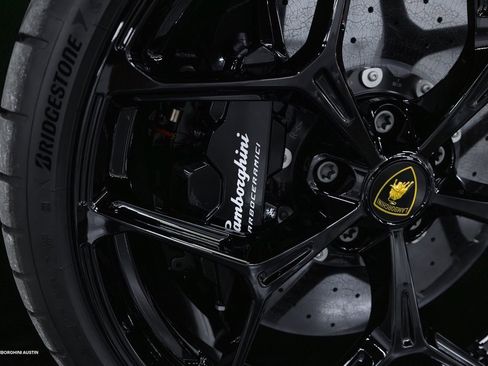 Used 2025 Lamborghini Revuelto image 22