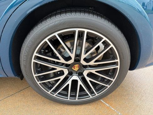 Used 2024 Porsche Cayenne S AWD/4WD image 10