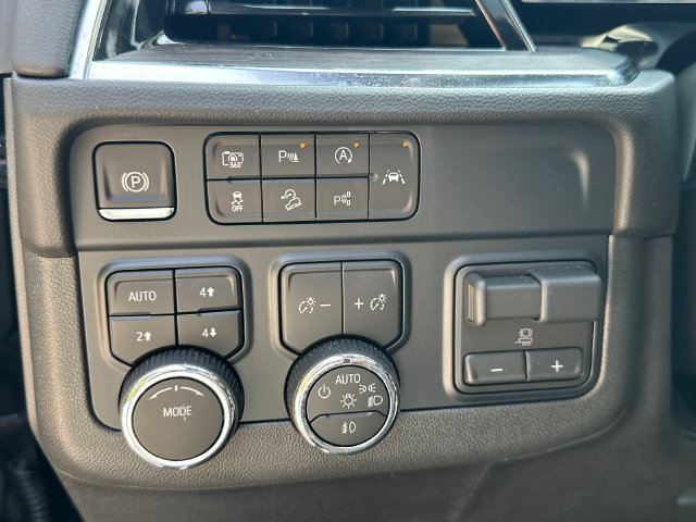 Used 2026 Chevrolet Suburban Z71 w/ Comfort Package AWD/4WD image 28