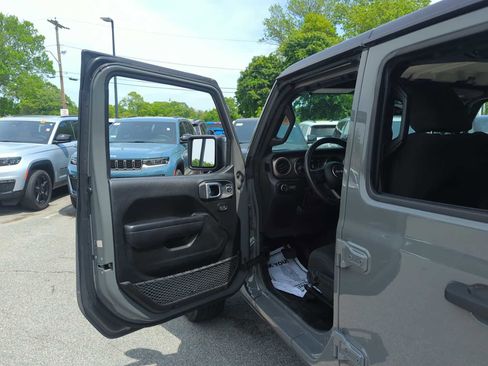 Used 2021 Jeep Wrangler Unlimited Sport AWD/4WD image 11