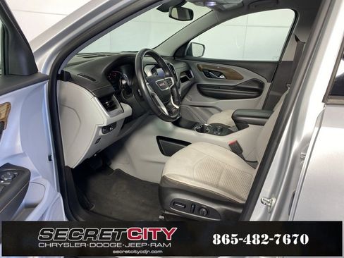 Used 2018 GMC Terrain SLE w/ Driver Convenience Package image 11