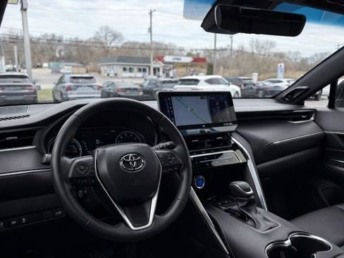 Used 2022 Toyota Venza XLE image 18