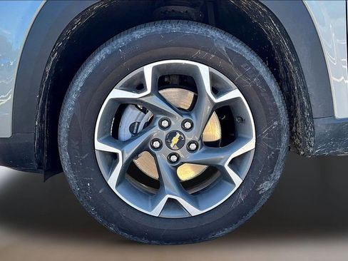 Used 2025 Chevrolet Trax LT w/ Driver Confidence Package FWD image 30