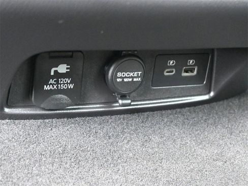 Used 2024 Nissan Armada SL w/ Captain's Chairs Package image 20