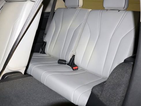 Used 2023 Acura MDX SH-AWD w/ Advance Package image 14