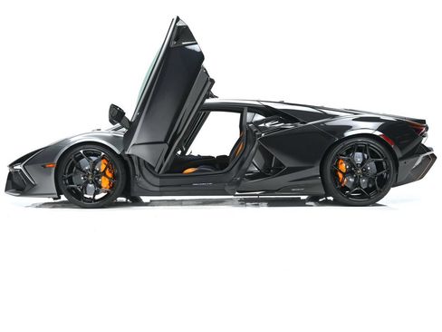 Used 2026 Lamborghini Revuelto AWD/4WD image 12