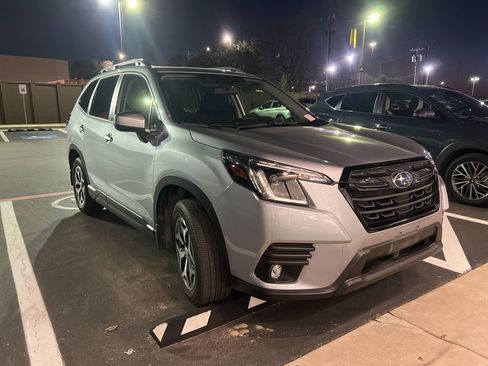 Used 2024 Subaru Forester Premium image 2