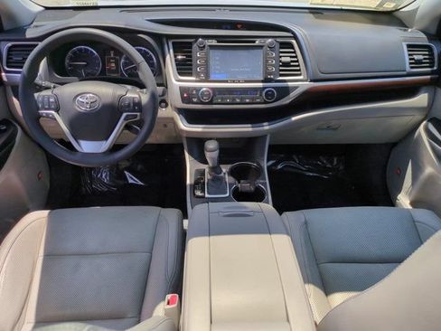 Used 2016 Toyota Highlander Limited Platinum FWD image 26