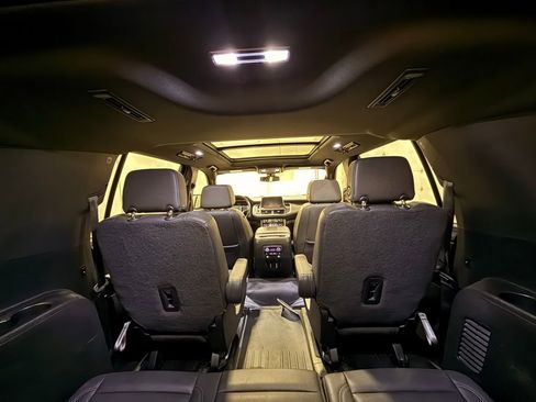 Used 2022 Chevrolet Suburban LT w/ Luxury Package image 35