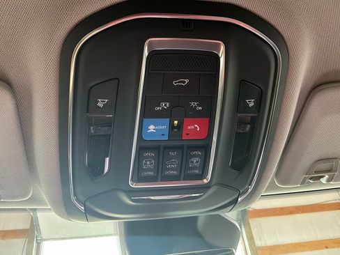 Used 2024 Jeep Grand Cherokee L Limited w/ Luxury Tech Group II AWD/4WD image 38