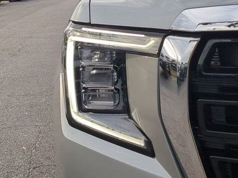 Used 2024 GMC Yukon SLE w/ Gmc Pro Safety Plus Package image 9