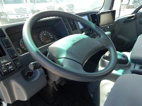 Used 2021 Isuzu NPR image 16