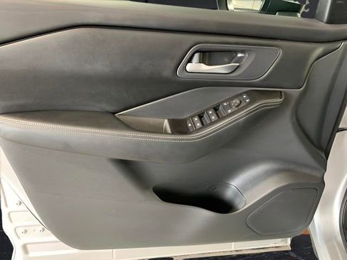 Used 2024 Nissan Rogue SV image 15