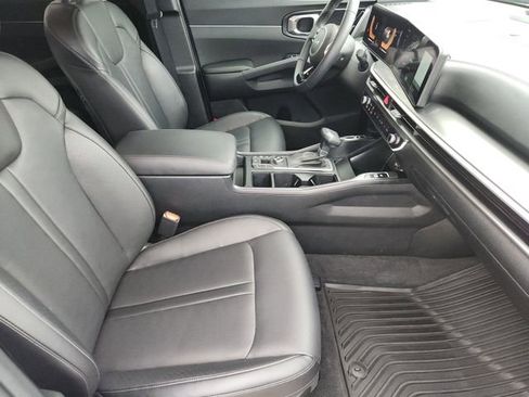 Used 2025 Kia Sorento S FWD image 10