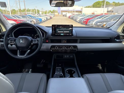 Used 2025 Honda Pilot EX-L image 28