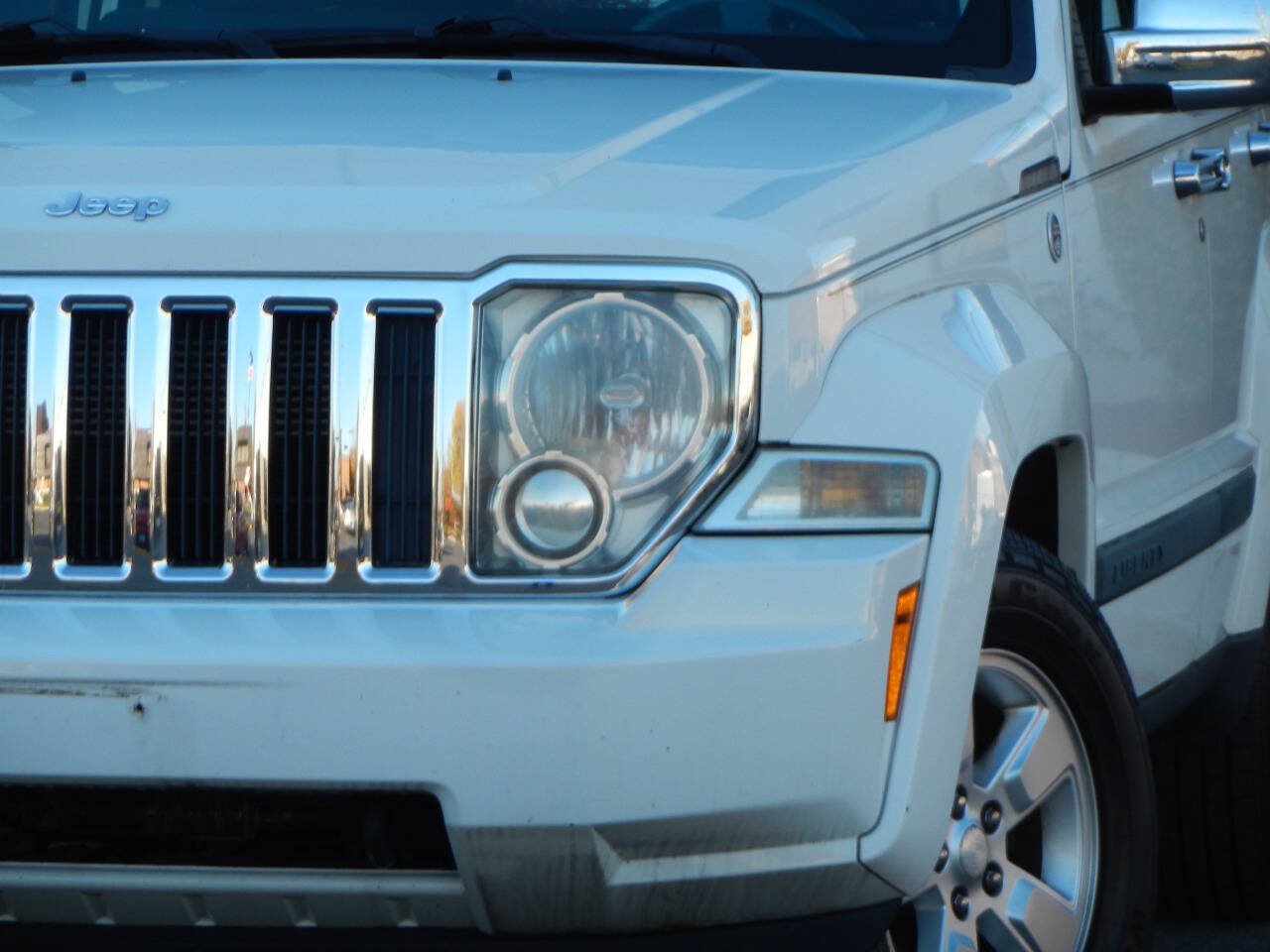 Used 2009 Jeep Liberty Sport w/ Skid Plate Group AWD/4WD image 4