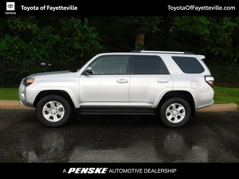 Used 2021 Toyota 4Runner SR5 AWD/4WD image 2