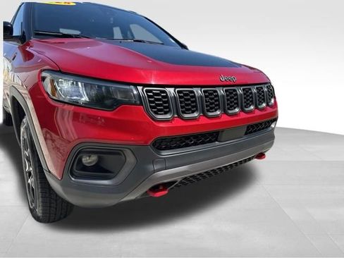 Used 2025 Jeep Compass Trailhawk AWD/4WD image 11