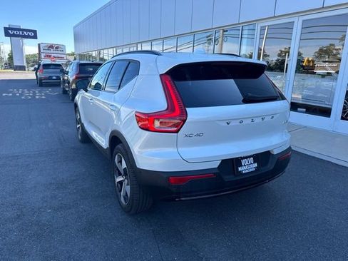 Certified 2025 Volvo XC40 B5 Plus AWD/4WD image 3
