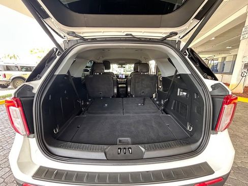 Used 2023 Ford Explorer XLT w/ Equipment Group 202A RWD image 30