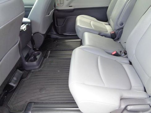Used 2021 Toyota Sienna XLE FWD image 9