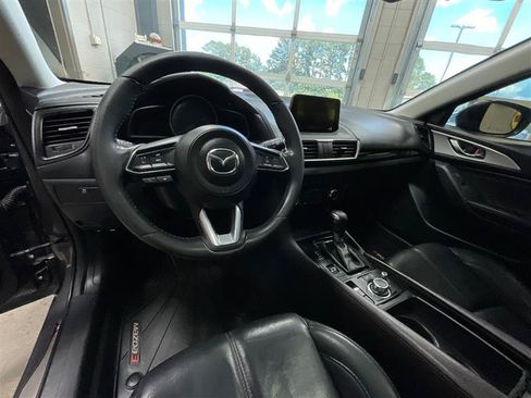 Used 2018 MAZDA MAZDA3 Touring FWD image 12