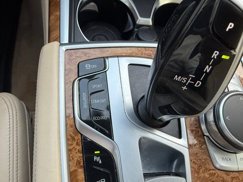 Used 2018 BMW 750i xDrive image 36