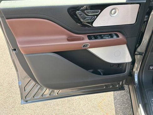 New 2027 Lincoln Aviator Reserve AWD/4WD image 11