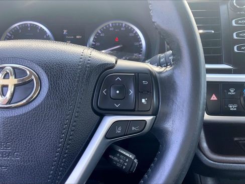 Used 2018 Toyota Highlander XLE AWD/4WD image 24