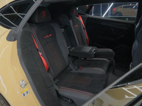 Used 2023 Lamborghini Urus Performante AWD/4WD image 31