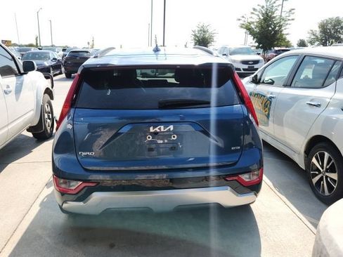Used 2023 Kia Niro EX Touring FWD image 2