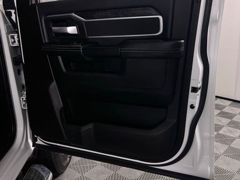 Used 2024 RAM 2500 Big Horn image 32