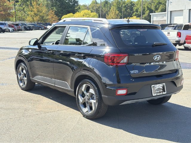Used 2026 Hyundai Venue SEL FWD image 11