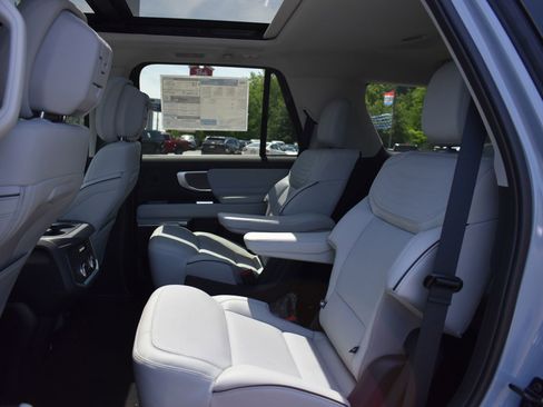 New 2026 Ford Expedition Platinum w/ Platinum Ultimate Package AWD/4WD image 17