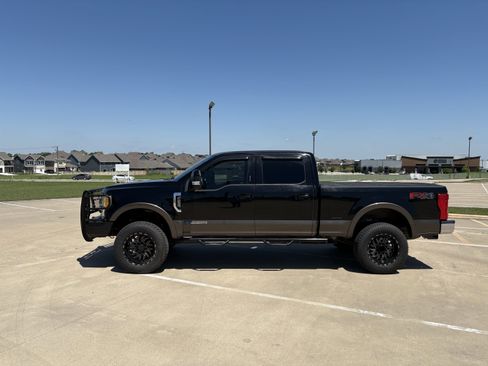 Used 2017 Ford F250 Lariat w/ Lariat Value Package AWD/4WD image 2