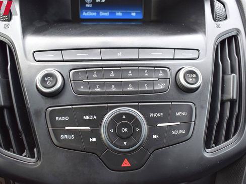 Used 2018 Ford Focus SE w/ Cold Weather Package image 18