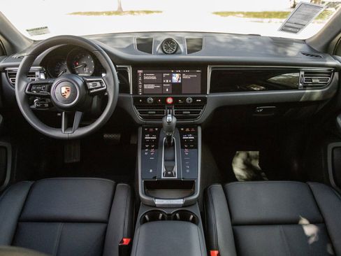 Certified 2026 Porsche Macan image 12