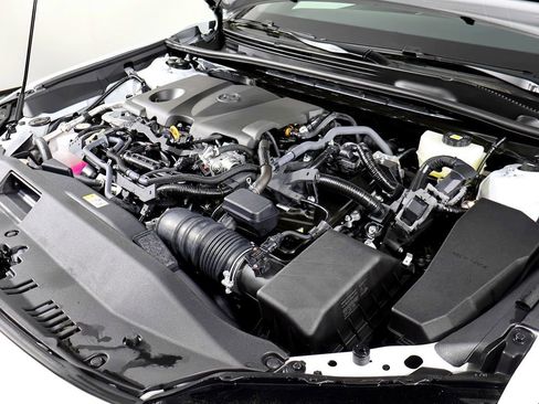 Used 2025 Toyota Camry SE AWD/4WD image 18